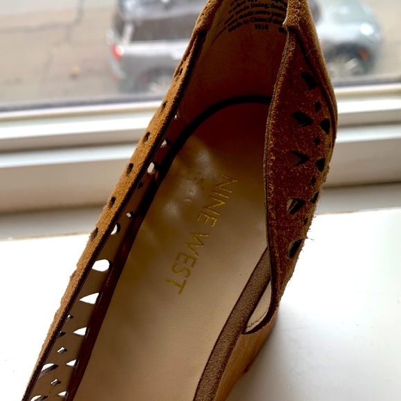 Nine West cognac suede wedge heels, size 8-1/2 - Picture 2 of 5